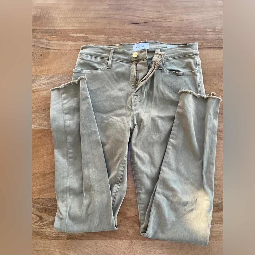 Frame Le High Skinny jeans. Light olive